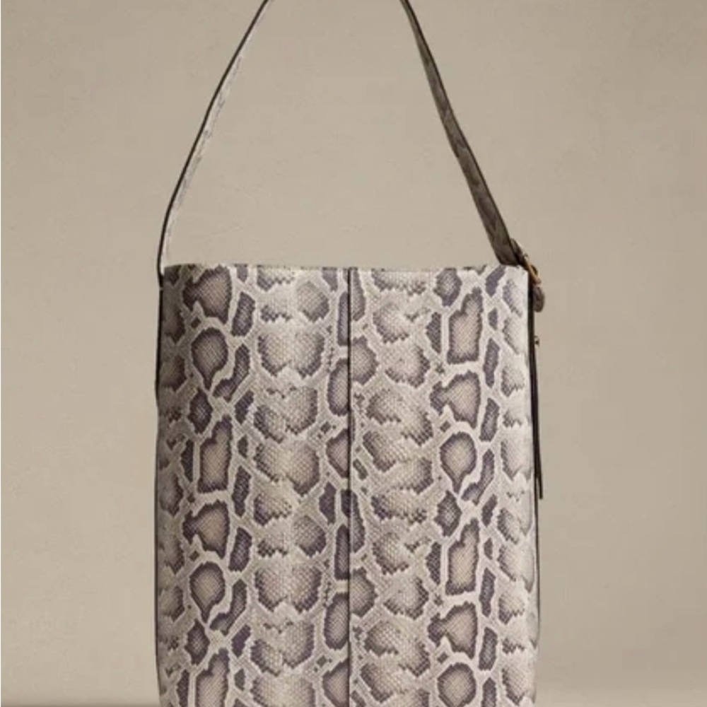 NEW! Banana Republic Vida Bucket Tote Bag in Python NWT!